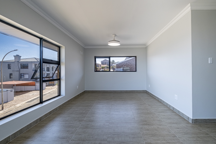 4 Bedroom Property for Sale in Wavecrest Eastern Cape